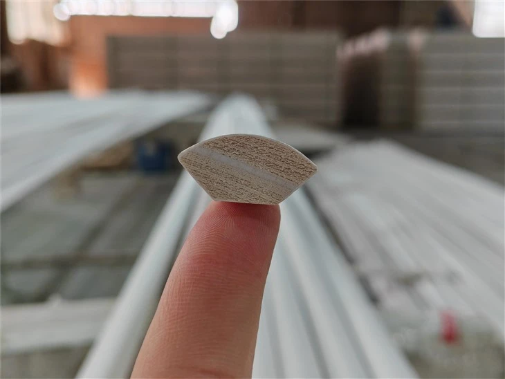 Modanatura quadrante con rivestimento in gesso