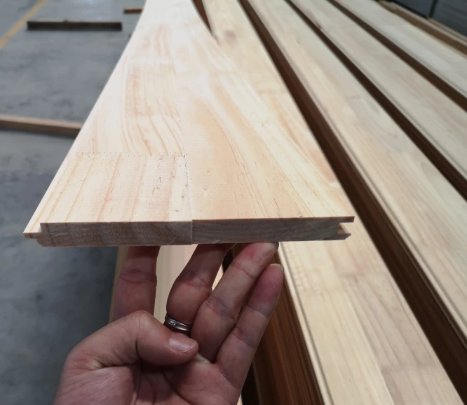 Shiplap T&G in legno di pino FJ pre-primerizzato