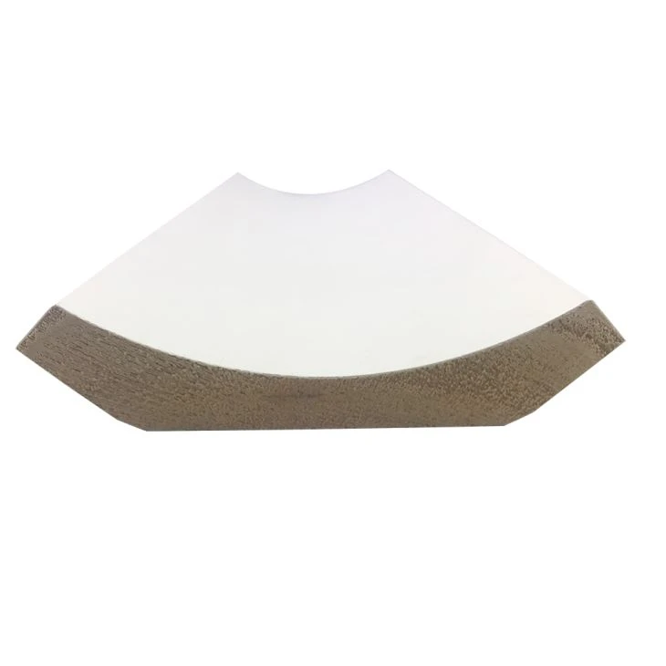 Modanatura decorativa in legno a soffitto