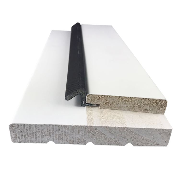 Cornice in legno per porta