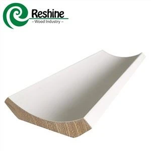 Modanature decorative a corona in legno con primer bianco
