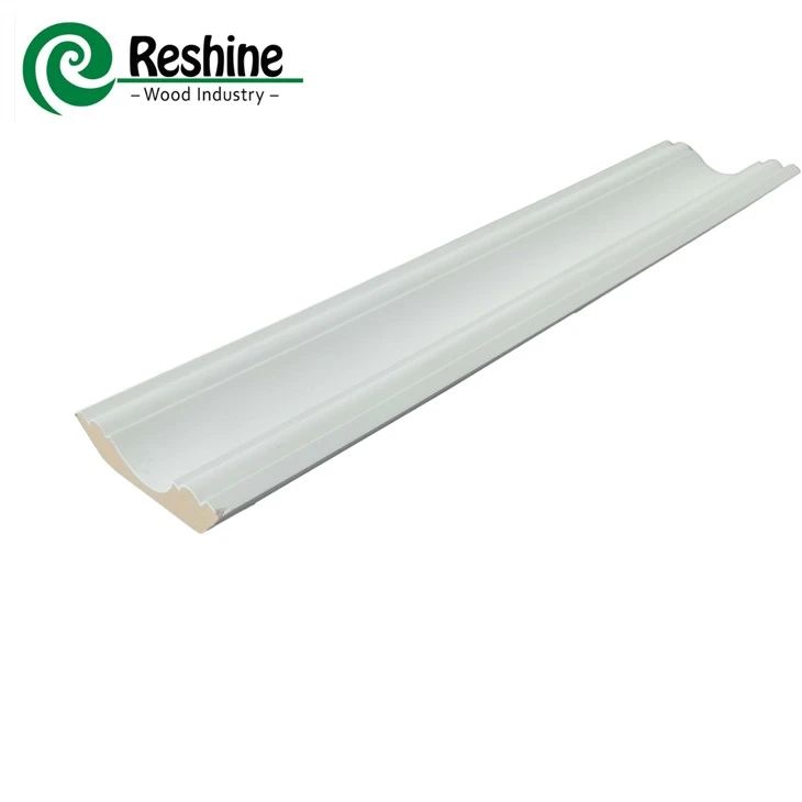 Battiscopa con stampaggio a corona in legno