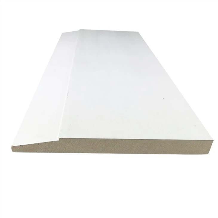 Modanature interne in MDF con primer bianco